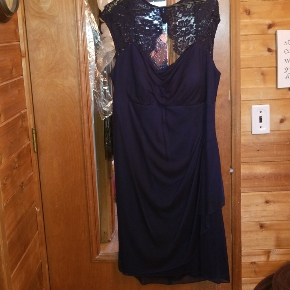 Beautiful Xscape dress with lace worn once